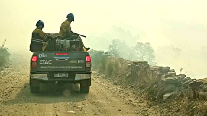 Incendios: evacuados y sin luz