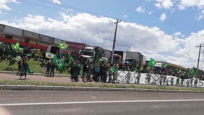Bolsonaro no reconoció la derrota y justificó los cortes que piden un golpe
