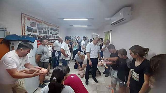 Cursos de RCP: más de 200  vecinos se capacitaron