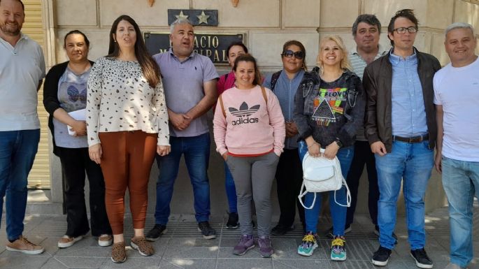 Elecciones vecinales: protesta frente al municipio por su suspensión