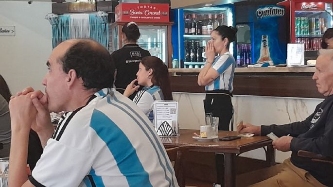 Los villamarienses madrugaron y algunos decidieron ver a la Scaloneta en bares