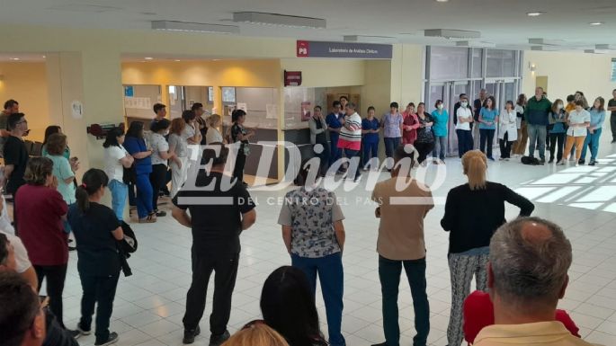 Sigue el reclamo en el Pasteur: hubo asamblea y mañana habrá paro y movilización