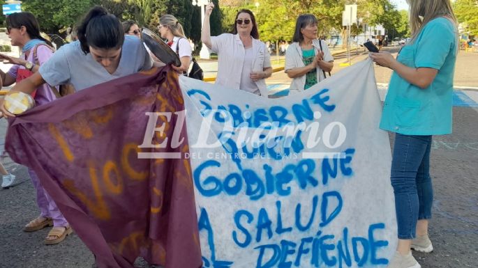 Inició la movilización de los trabajadores de salud del Pasteur