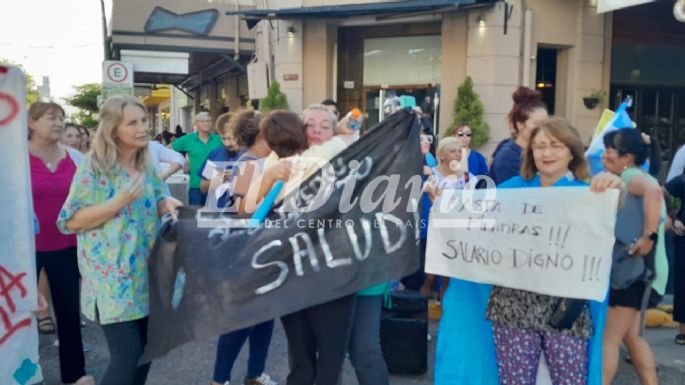 Inició la movilización de los trabajadores de salud del Pasteur