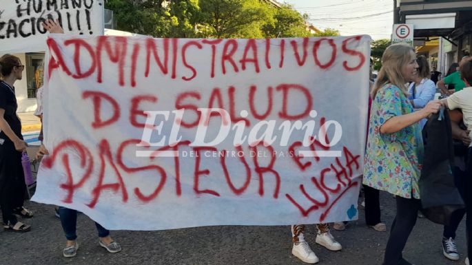Inició la movilización de los trabajadores de salud del Pasteur