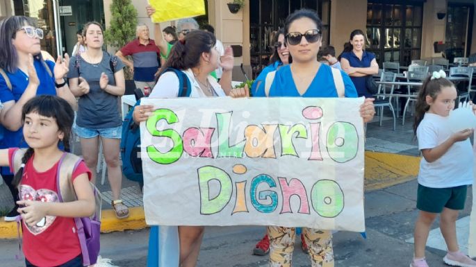 Inició la movilización de los trabajadores de salud del Pasteur