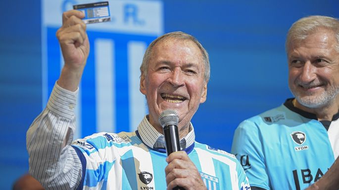 Schiaretti recibió al plantel del Club Atlético Racing en el Centro Cívico