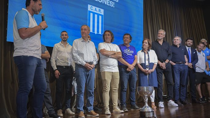 Schiaretti recibió al plantel del Club Atlético Racing en el Centro Cívico