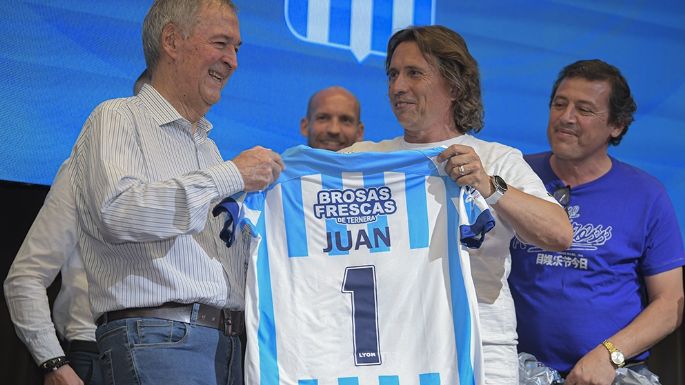 Schiaretti recibió al plantel del Club Atlético Racing en el Centro Cívico