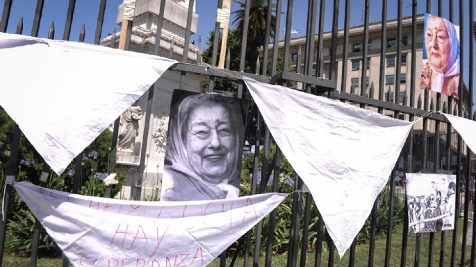 Las cenizas de Hebe de Bonafini fueron esparcidas en Plaza de Mayo