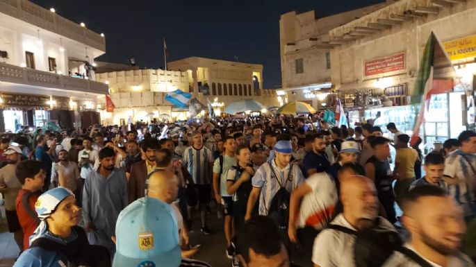 Multitudinario banderazo argentino antes del partido con México