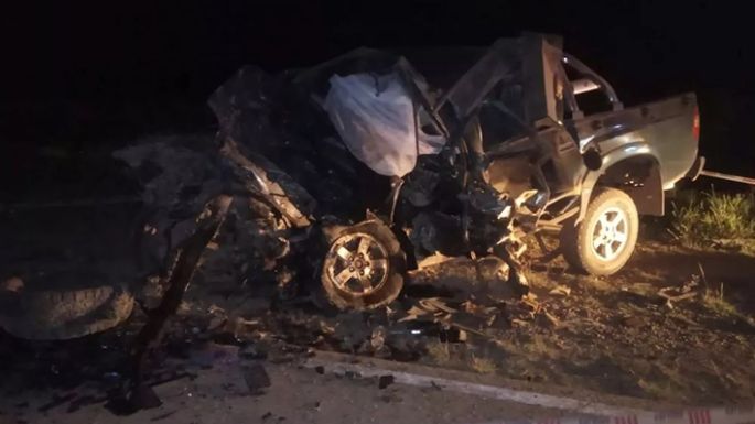 Un choque entre tres camionetas dejó a dos víctimas fatales en la ruta provincial 10