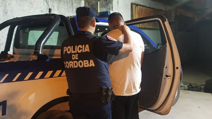 Incumplió una restricción y policías lo detuvieron