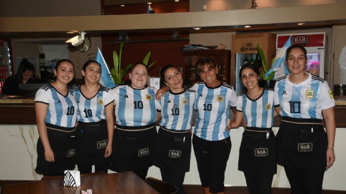 Villamarienses festejaron el triunfo de Argentina en la plaza