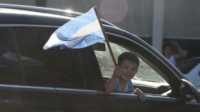 Villamarienses festejaron el triunfo de Argentina en la plaza