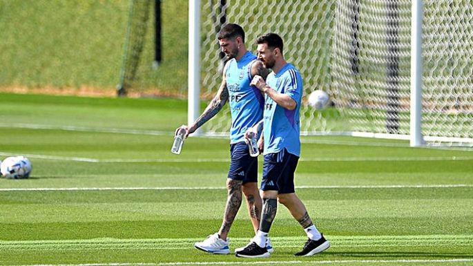 Un espectador de lujo en la práctica  de la selección