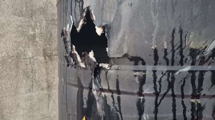 Cayó un rayo en una vivienda de la ciudad y rompió un tanque de agua