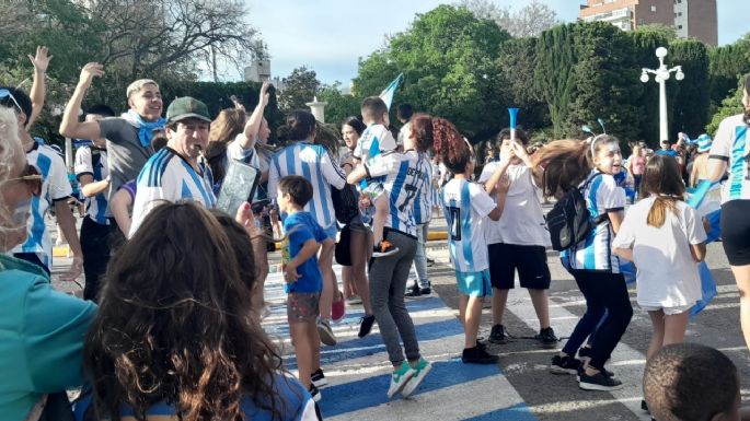 FOTOS - Villa María festeja el triunfo de Argentina  en Plaza Centenario