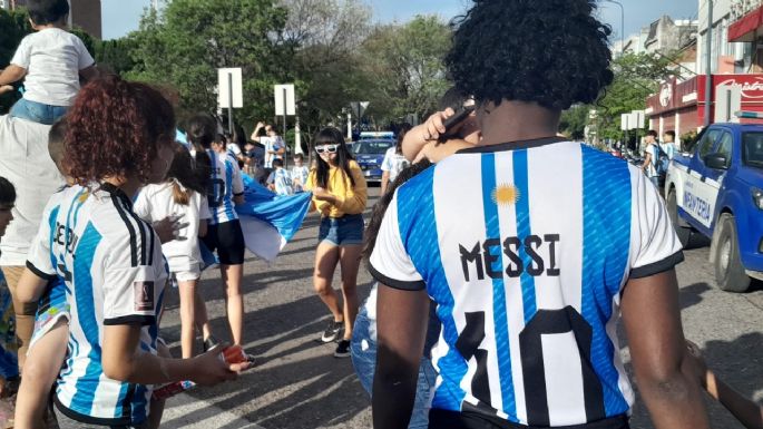 FOTOS - Villa María festeja el triunfo de Argentina  en Plaza Centenario
