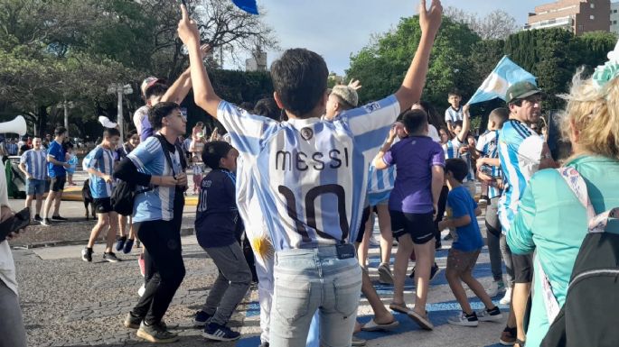 FOTOS - Villa María festeja el triunfo de Argentina  en Plaza Centenario