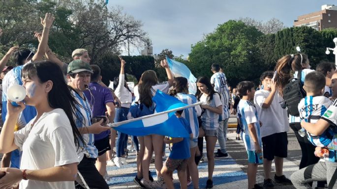 FOTOS - Villa María festeja el triunfo de Argentina  en Plaza Centenario