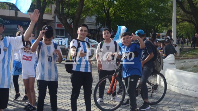 GALERÍA DE FOTOS - Festejos en Villa María por el triunfo de Argentina