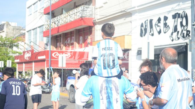 GALERÍA DE FOTOS - Festejos en Villa María por el triunfo de Argentina