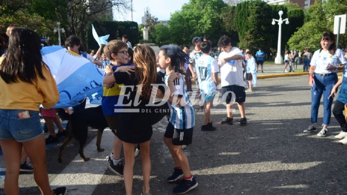 GALERÍA DE FOTOS - Festejos en Villa María por el triunfo de Argentina