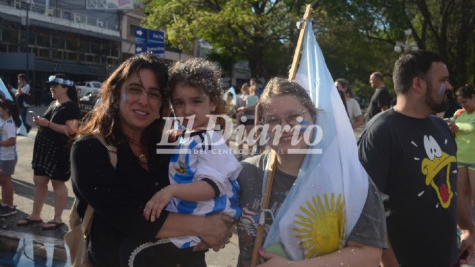 GALERÍA DE FOTOS - Festejos en Villa María por el triunfo de Argentina