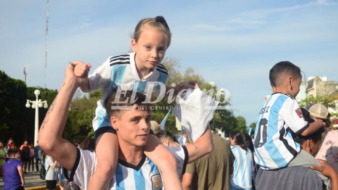 GALERÍA DE FOTOS - Festejos en Villa María por el triunfo de Argentina