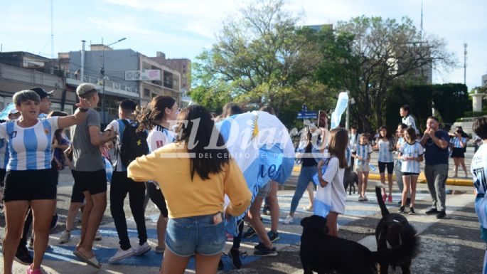 GALERÍA DE FOTOS - Festejos en Villa María por el triunfo de Argentina