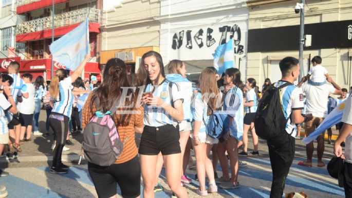 GALERÍA DE FOTOS - Festejos en Villa María por el triunfo de Argentina
