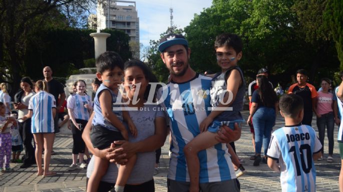 GALERÍA DE FOTOS - Festejos en Villa María por el triunfo de Argentina