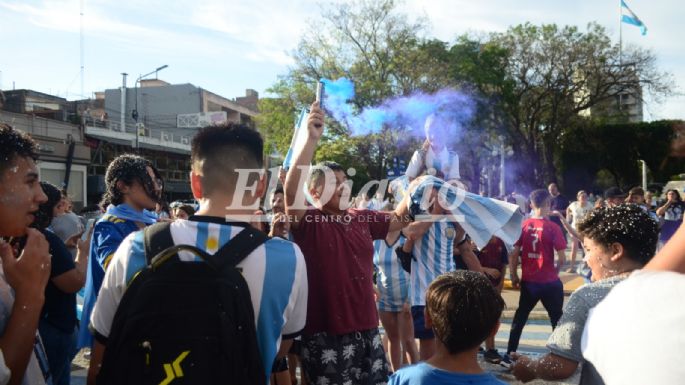 GALERÍA DE FOTOS - Festejos en Villa María por el triunfo de Argentina