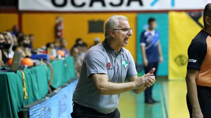 Atenas volvió a perder y despidieron al Cuerpo Técnico