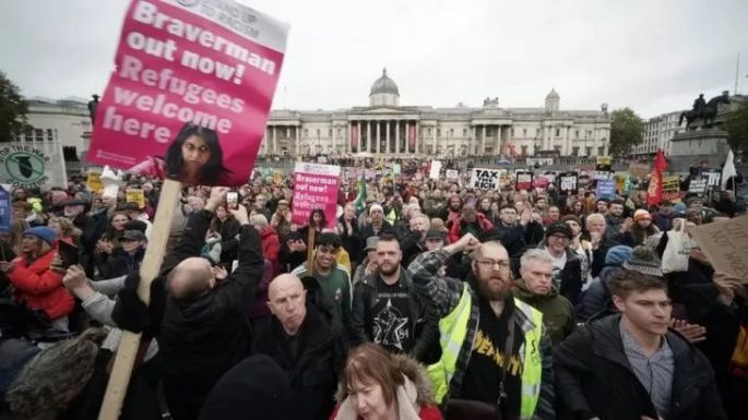 Miles de británicos exigieron elecciones anticipadas en una protesta contra el costo de vida