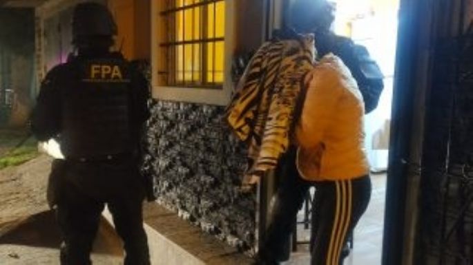 La FPA desarticuló dos puntos de venta de drogas en la misma cuadra