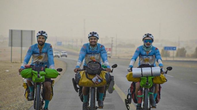 Tres cordobeses cruzan África en bici para alentar a la selección