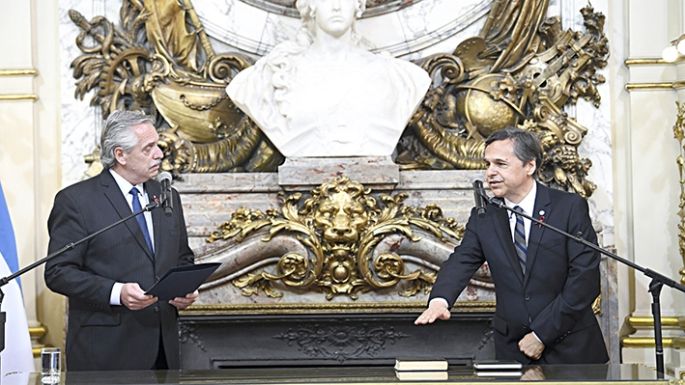 Fernández: "Este país se va a poner de pie"