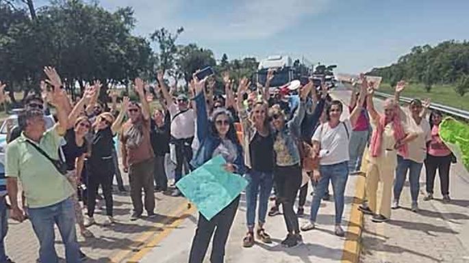 Los trabajadores cortaron la ruta 9
