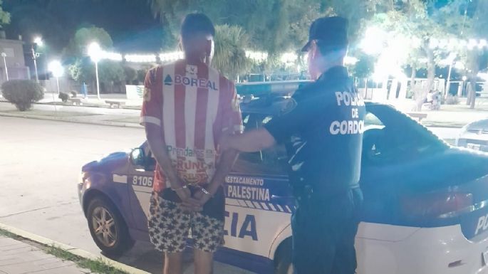 Un joven detenido por romper orden de restricción con su expareja