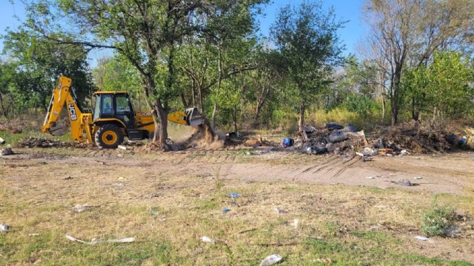 Realizan tareas de limpieza de las orillas del rio