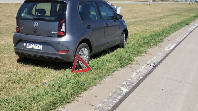 Cuatro personas hospitalizadas tras una colisión entre un auto y una camioneta