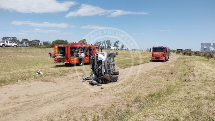 Cuatro personas hospitalizadas tras una colisión entre un auto y una camioneta