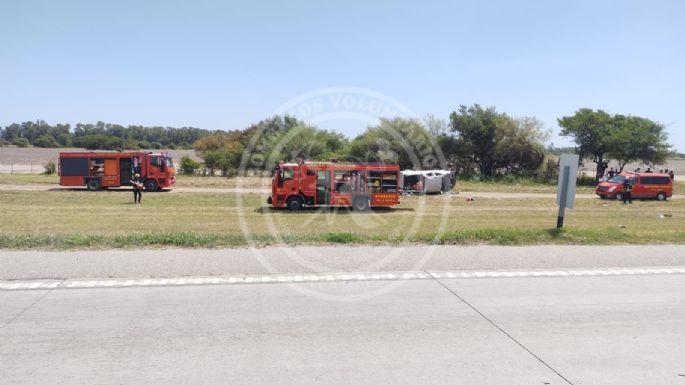 Cuatro personas hospitalizadas tras una colisión entre un auto y una camioneta