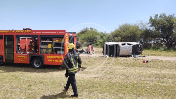 Cuatro personas hospitalizadas tras una colisión entre un auto y una camioneta