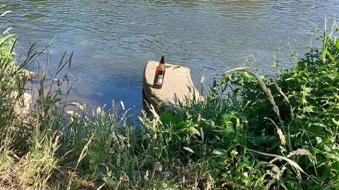 La costa y el río, llenos de residuos que van dejando sus concurrentes