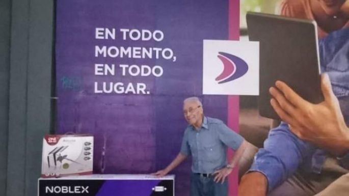 Final feliz para el hombre que miraba los partidos en la vidriera de un comercio