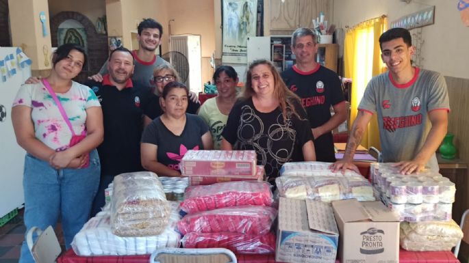 Jugadores de Ameghino entregaron alimentos al Instituto San José