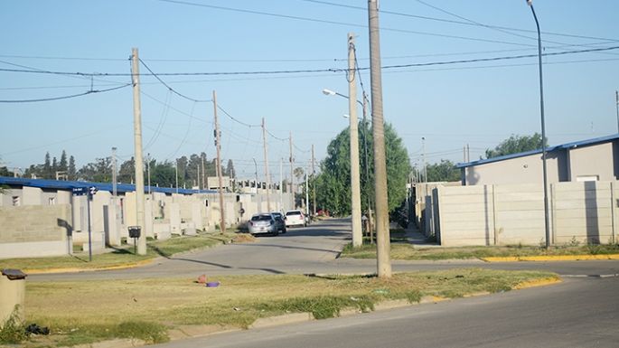 En Los Barrios - Hoy, Industrial y Evita
